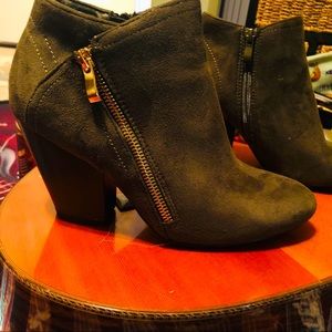 Nature Breeze Suede Side Zip Ankle Booties